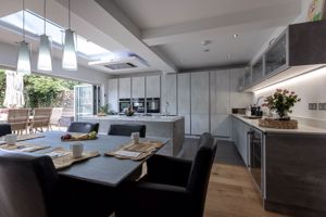 Kitchen Dining- click for photo gallery